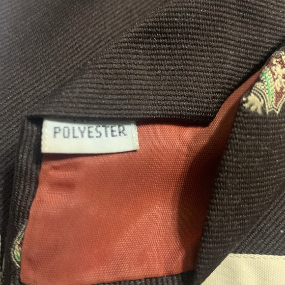 Vintage Brown w/ lion Crest Young Men’s Saddle Club brand 100 % polyester - Picture 5 of 5